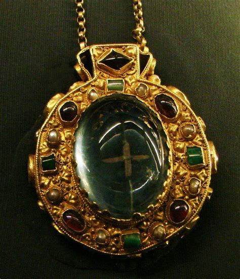 The Iconic Symbolism of Charlemagne's Sacred Amulet